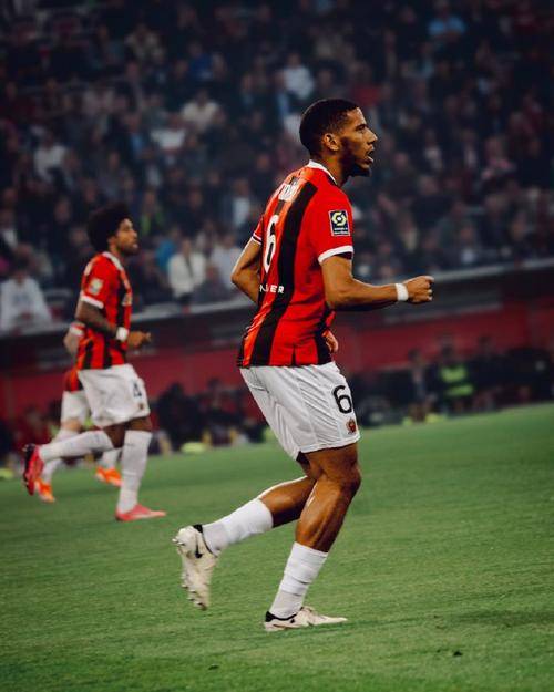 里尔客场击败尼斯,继续保持领跑位置的球员